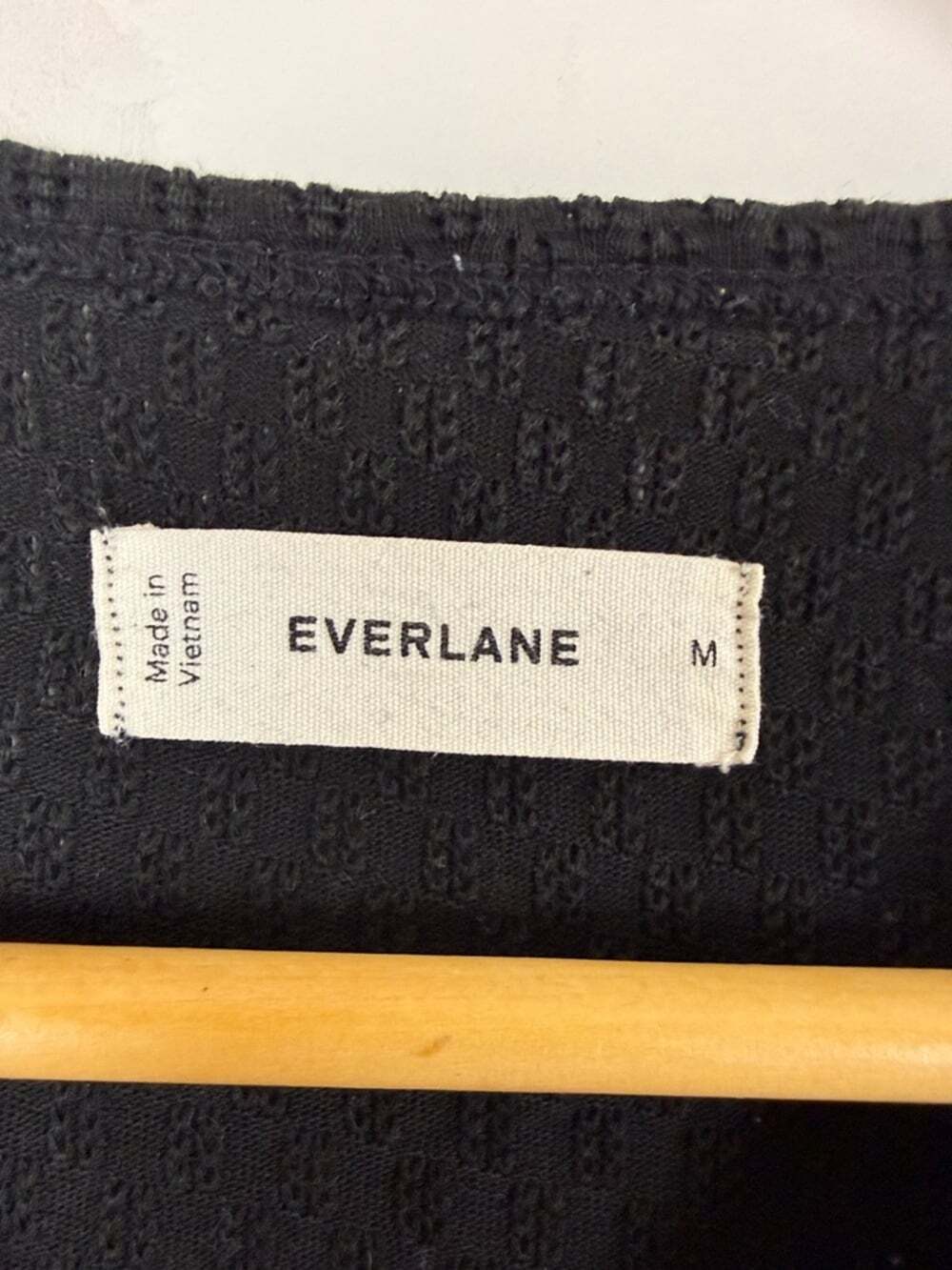 Everlane Black Short Sleeve Textured Crew Tee - Picture 2 of 6